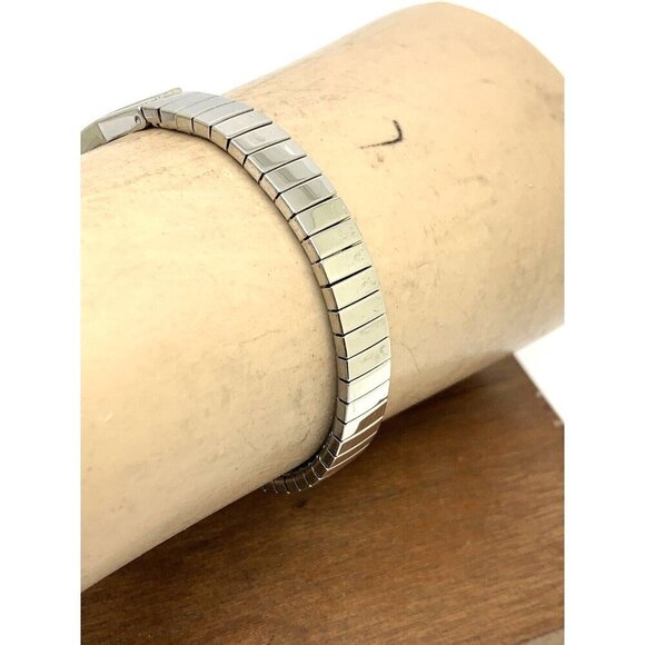 Timex Women's Watch TW2R98700 Quartz Silver Dial Stainless Steel 25mm - Picture 9 of 13